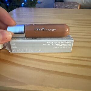 r.e.m. beauty Brown Lip Gloss